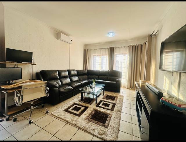 2 BEDROOM TOWNHOUSE TO LET IN BROADACRES